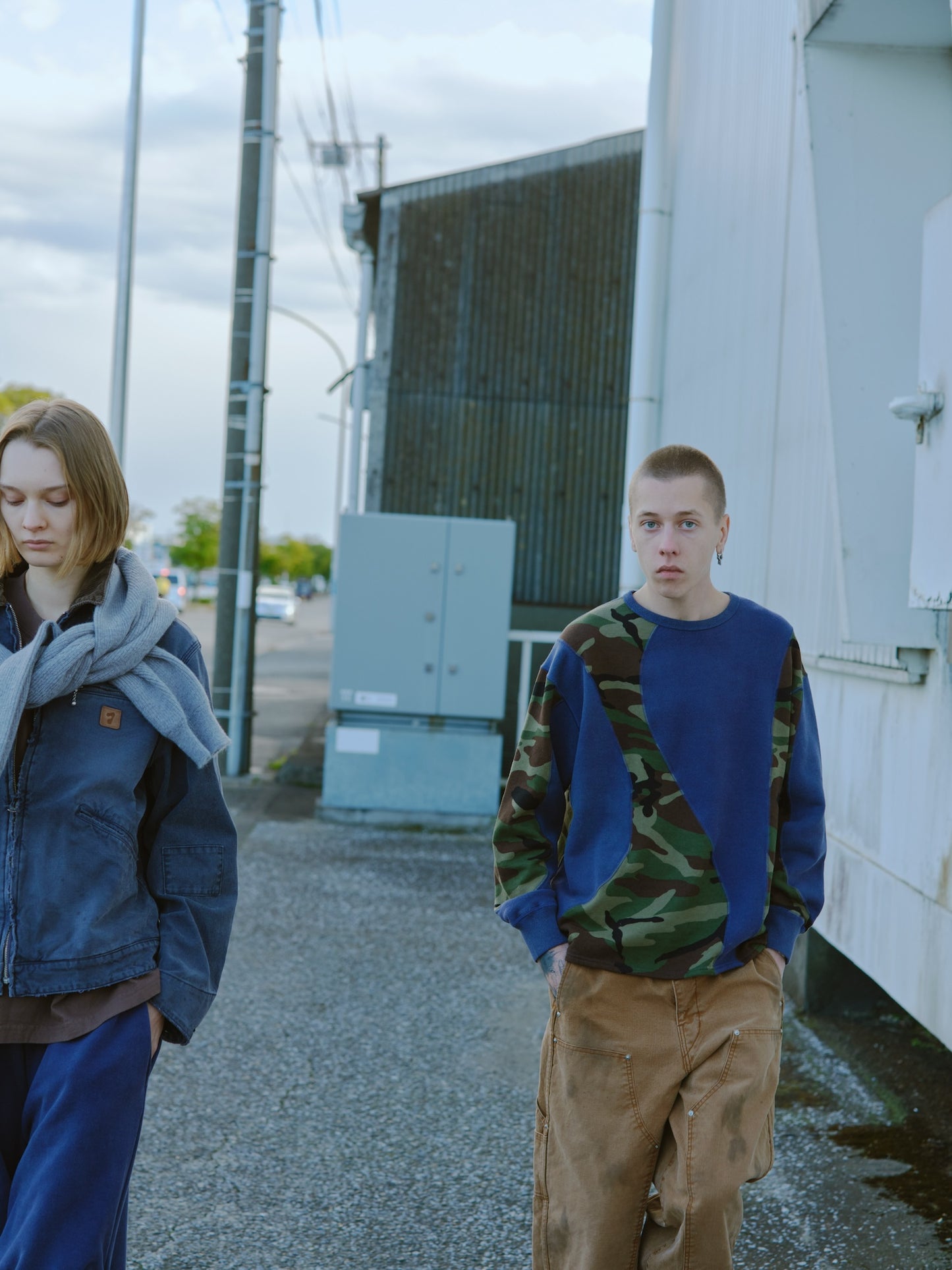 SWITCHING STITCH SWEAT CREW