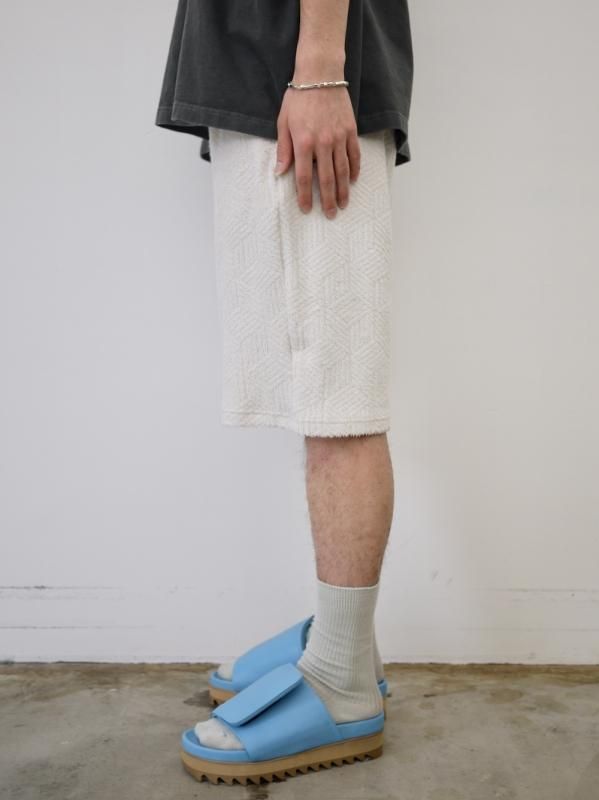 GEOMETRIC PILE WIDE SHORTS