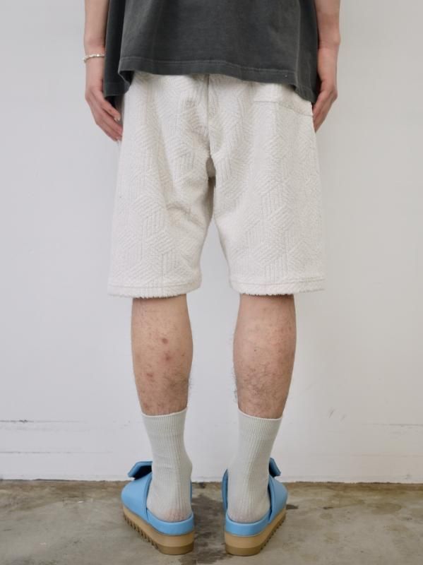 GEOMETRIC PILE WIDE SHORTS