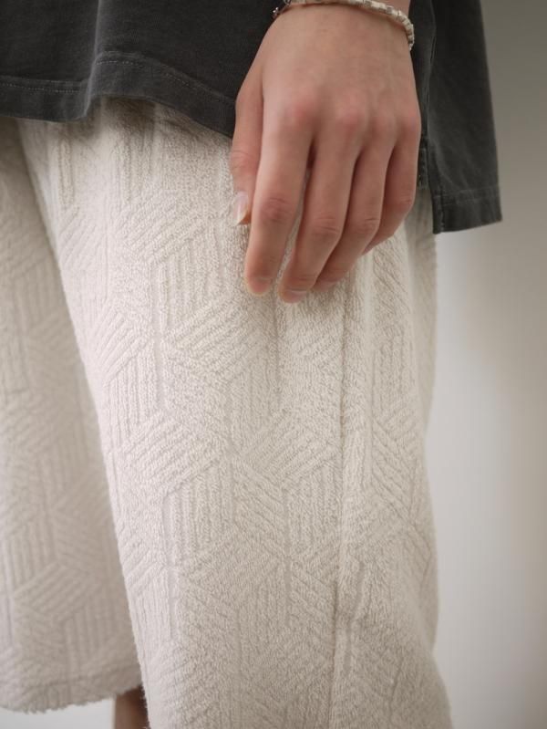 GEOMETRIC PILE WIDE SHORTS