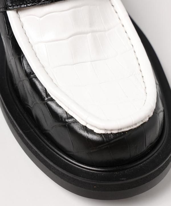 LEATHER LOAFERS