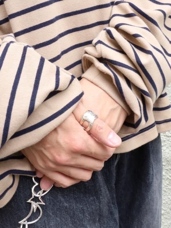 GLOBE RING W/ 3 SAPPHIRE