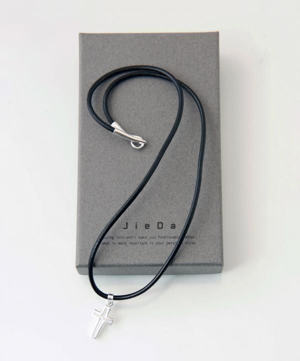 CROSS LEATHER CHOKER
