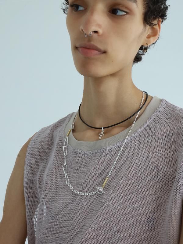 CROSS LEATHER CHOKER