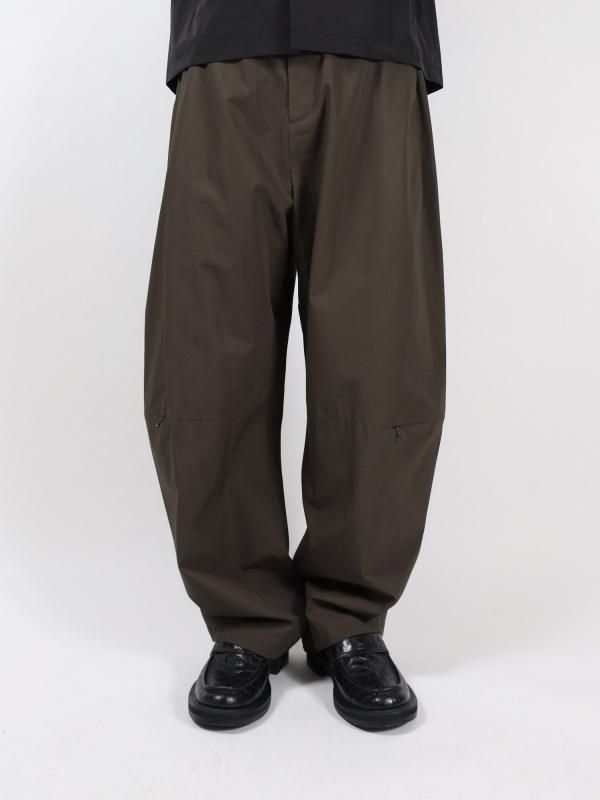 CURVED ZIP PANTS