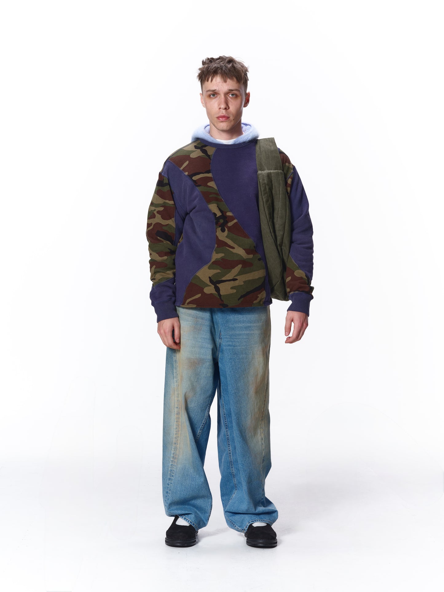 SWITCHING STITCH SWEAT CREW