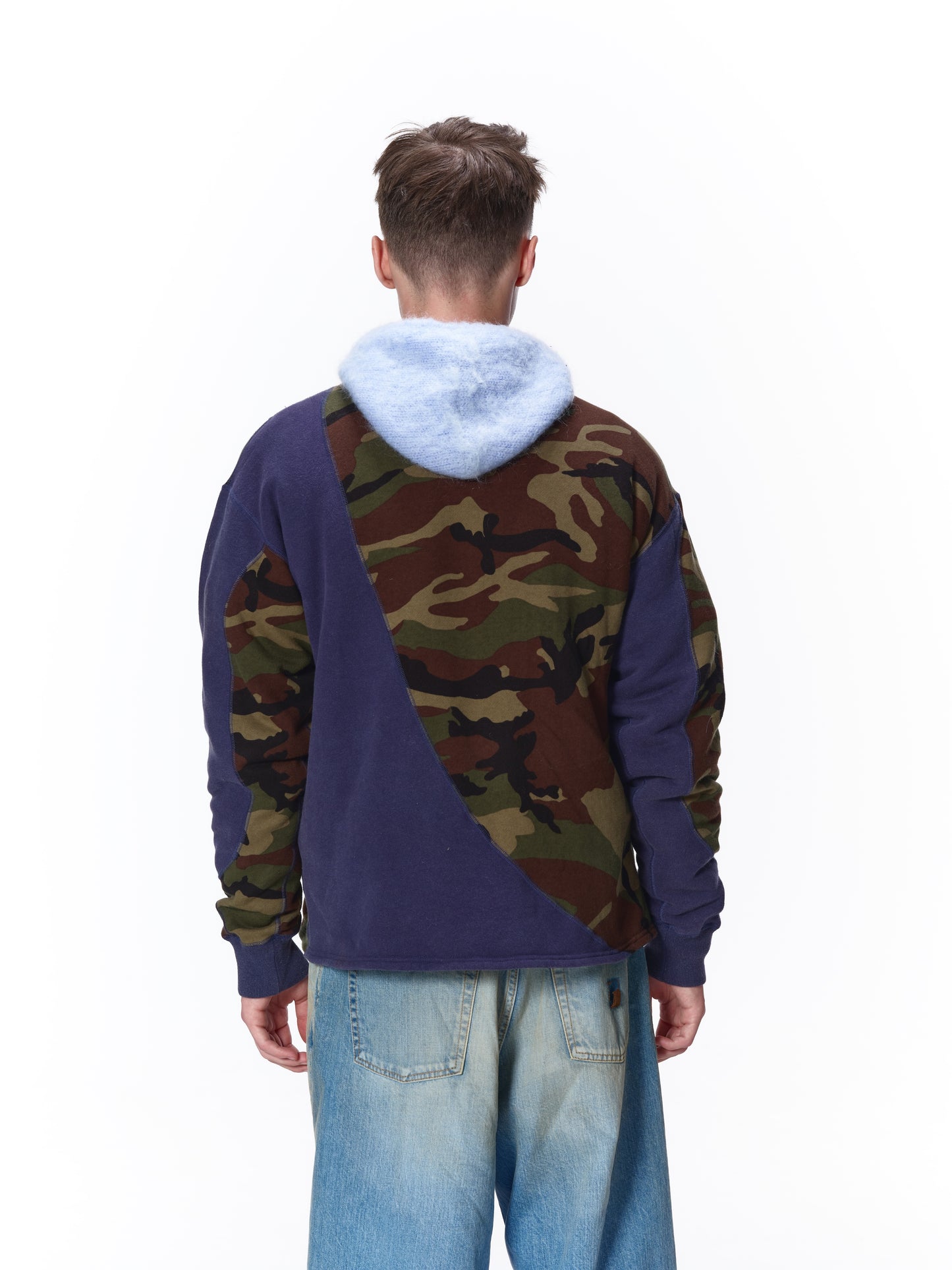 SWITCHING STITCH SWEAT CREW