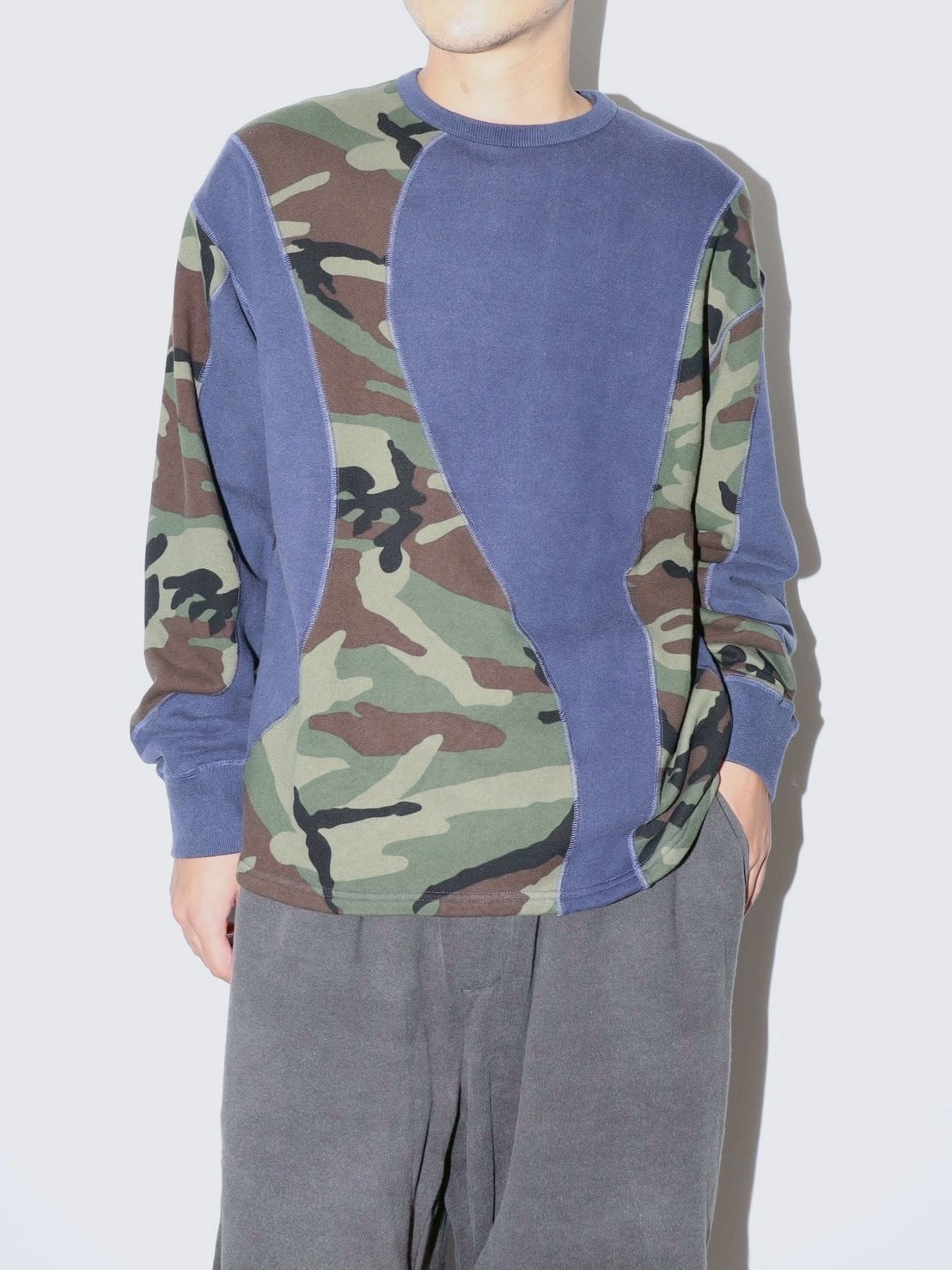 SWITCHING STITCH SWEAT CREW