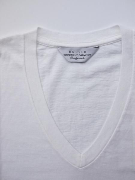 COTTON STANDARD V-NECK T-SHIRT