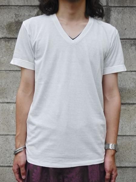 COTTON STANDARD V-NECK T-SHIRT
