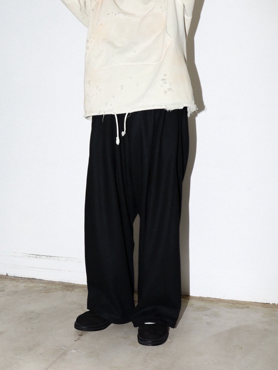 DAMAGE PULLOVER HOODIE