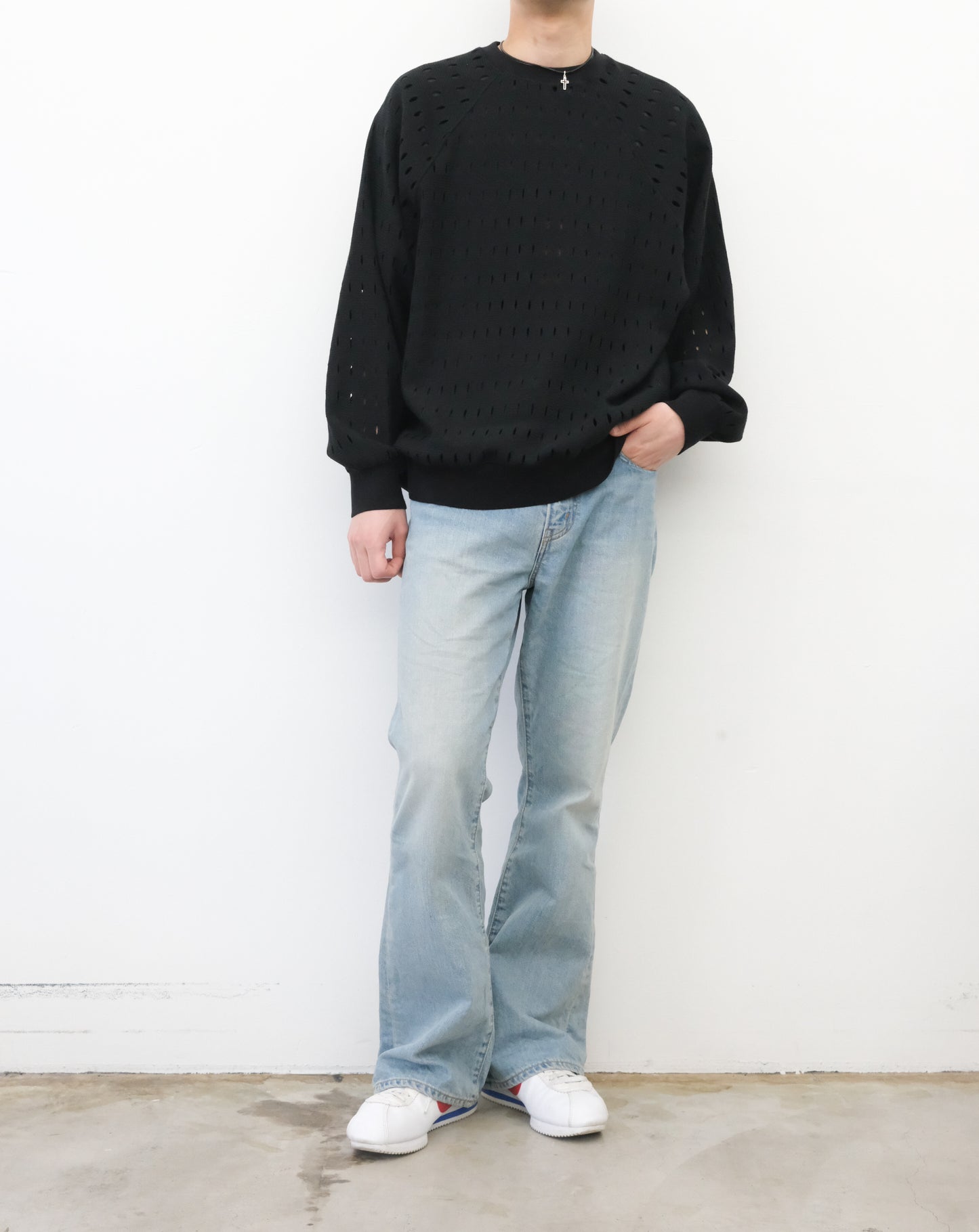HOLE RAGLAN CREW