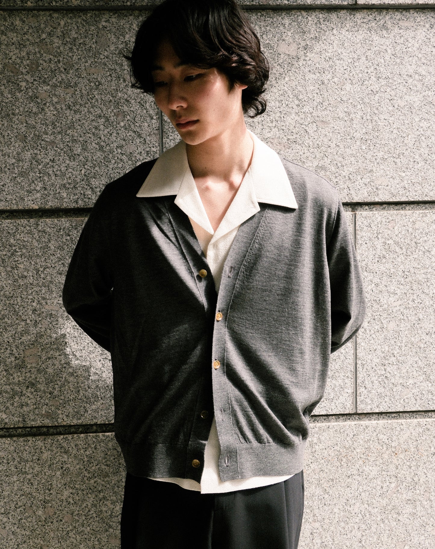 16GG Wool V-neck Cardigan