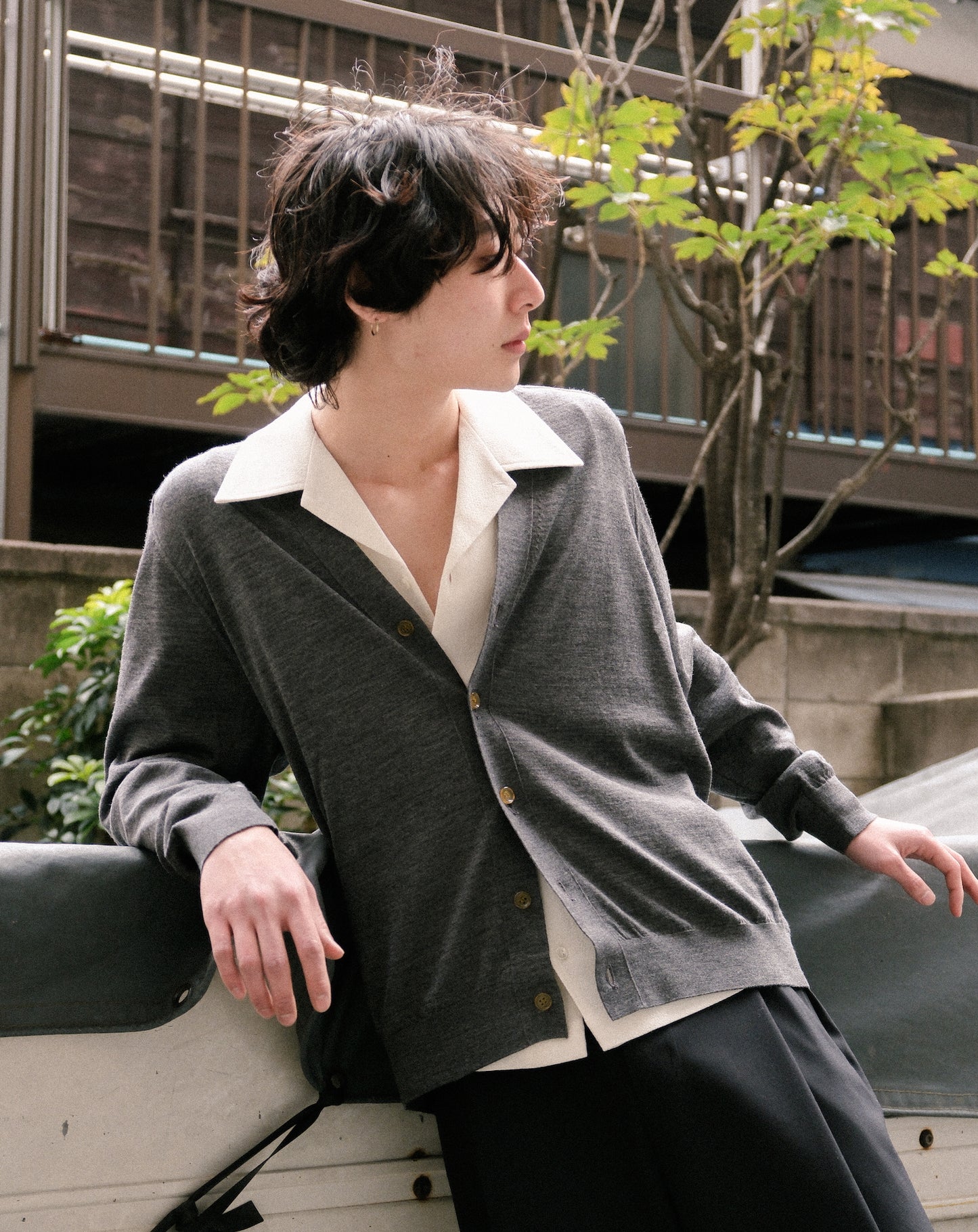 16GG Wool V-neck Cardigan