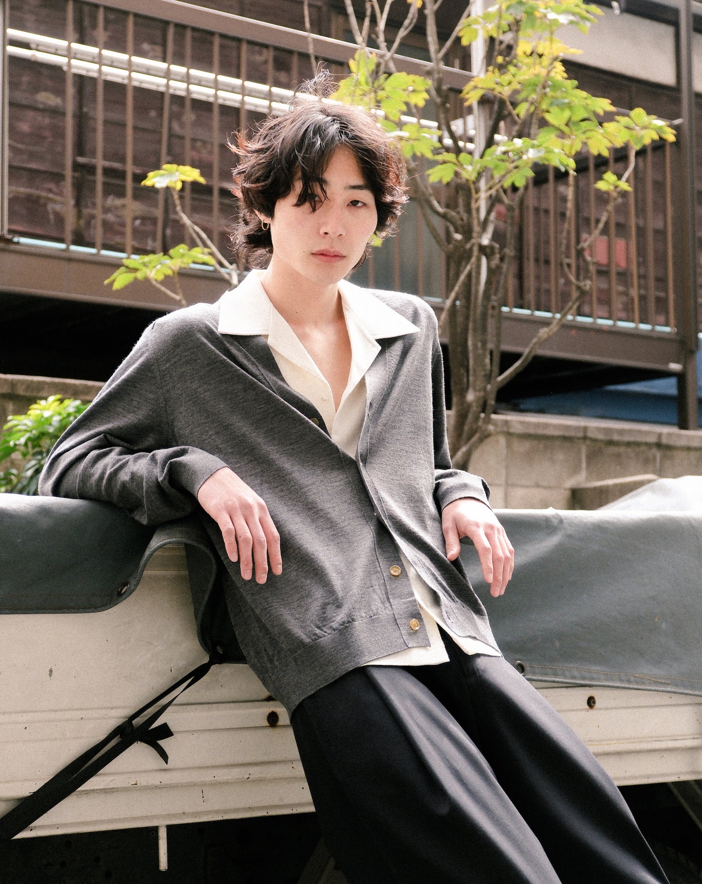 16GG Wool V-neck Cardigan