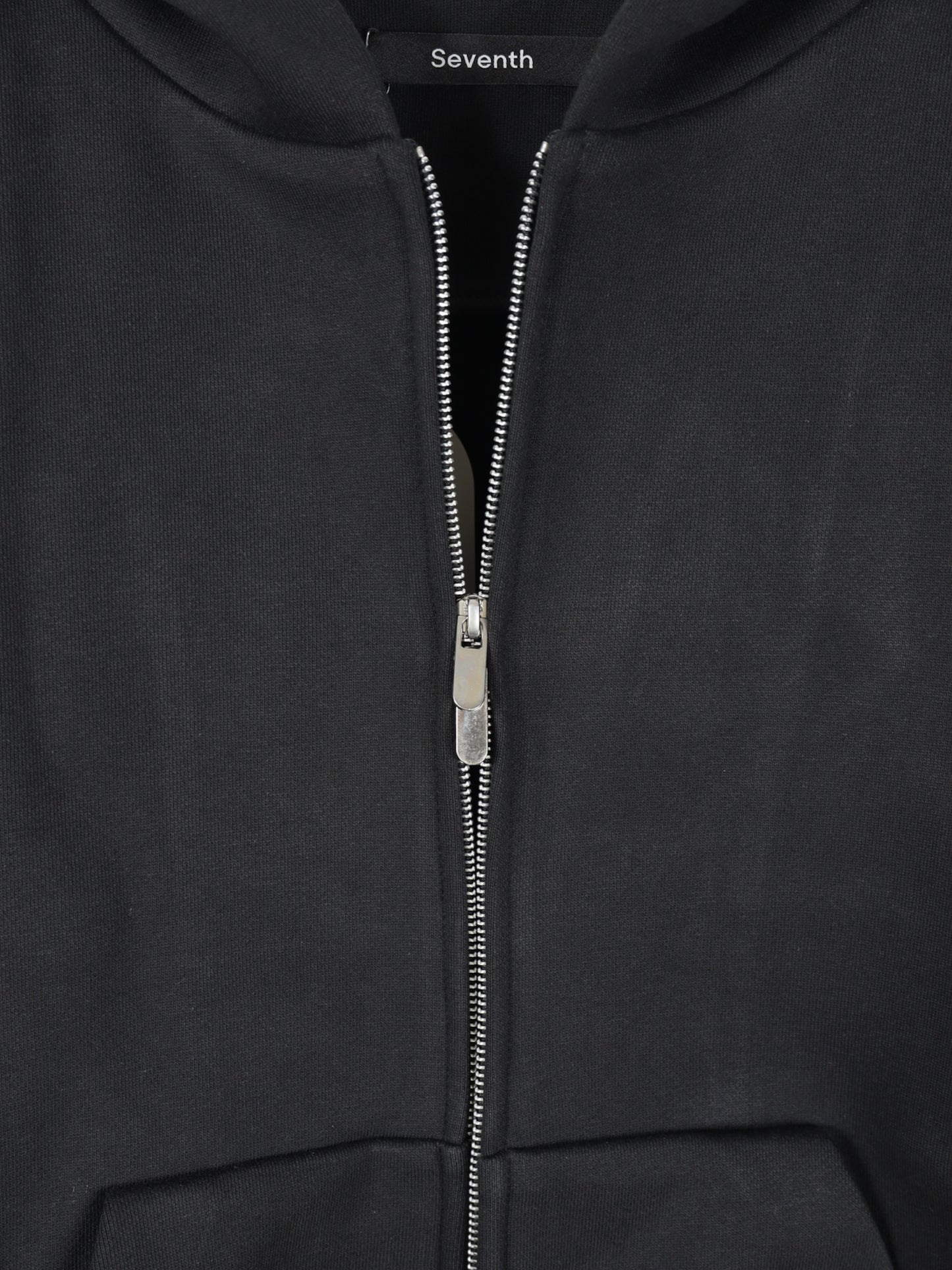 V2 ZIPPED HOODIE