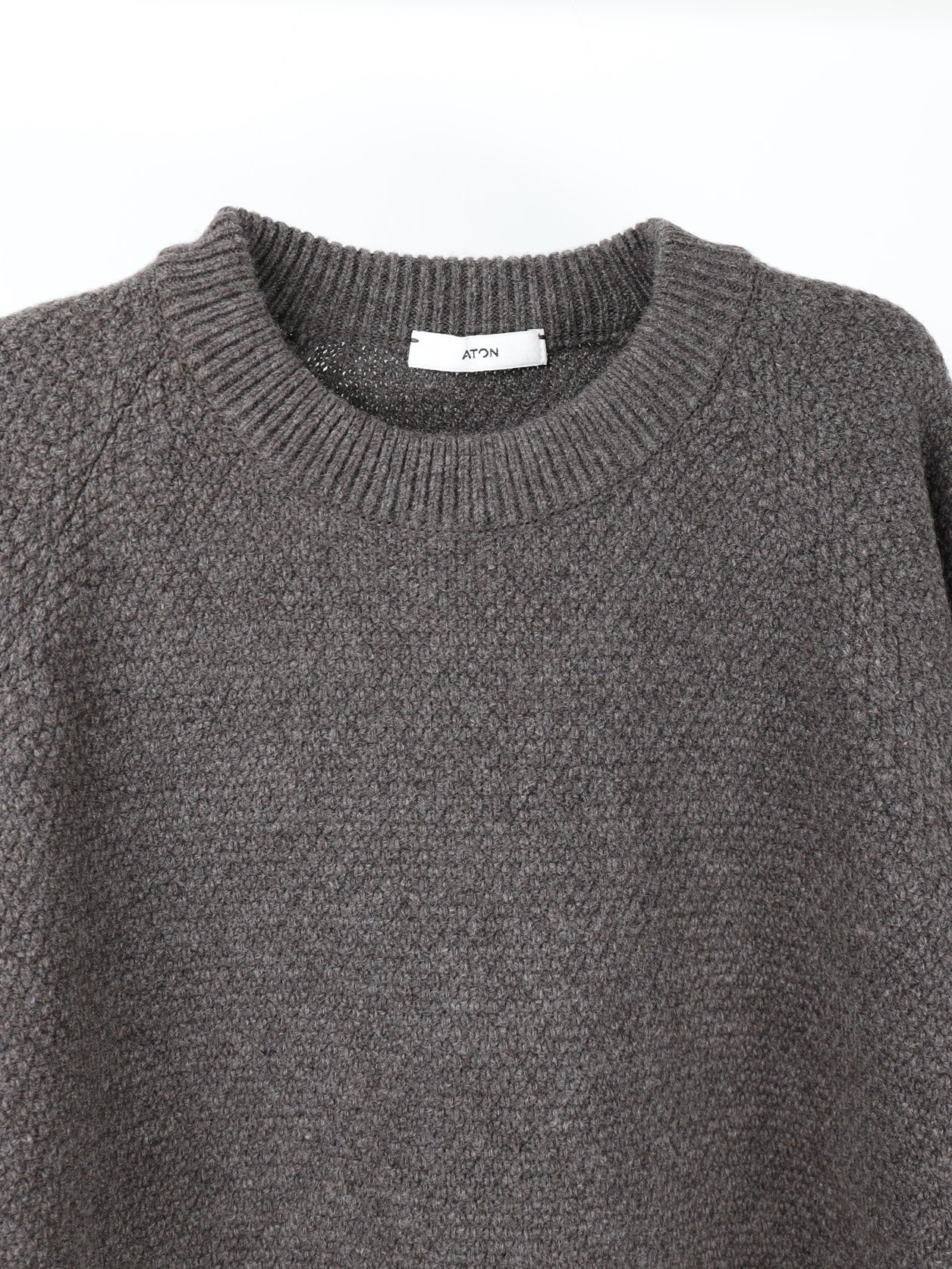 LAMBS WOOL CREWNECK SWEATER