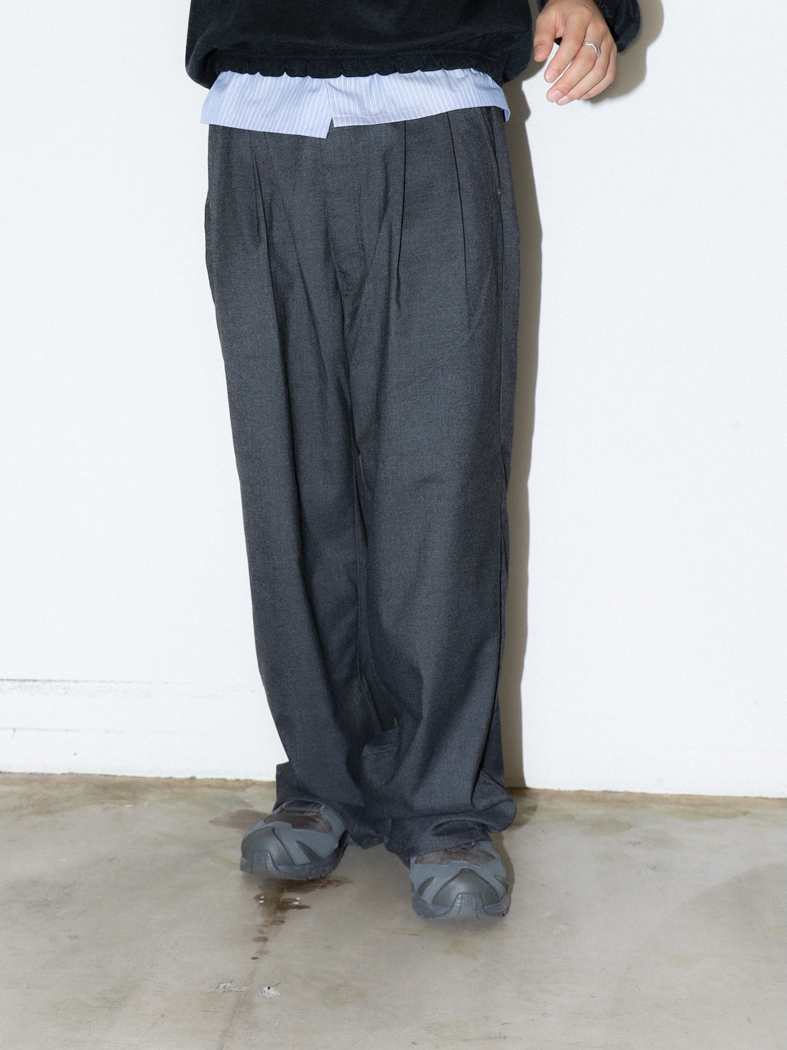 WIDE TUCK WOOL PANTS