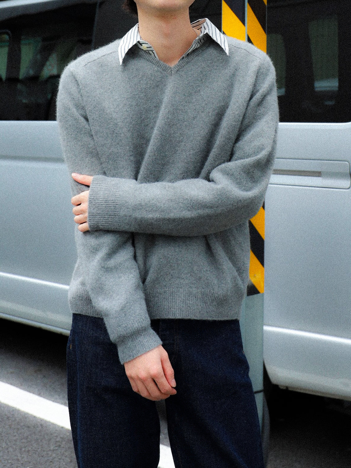 RACOON V-NECK KNIT