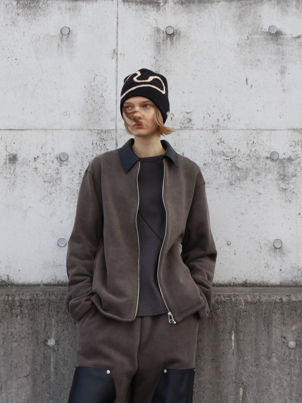 J LOGO KNIT CAP