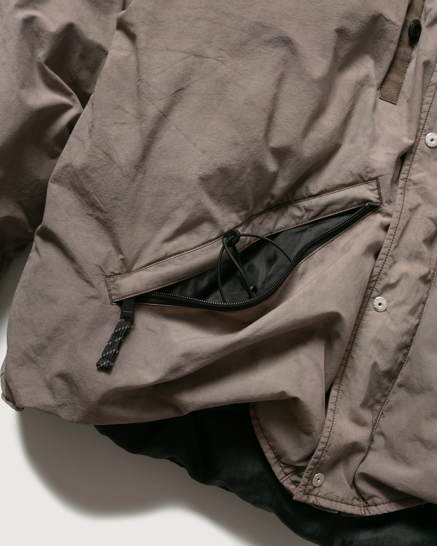 INNAT × WILD THINGS GARMENT DYED MAKALU DOWN JACKET