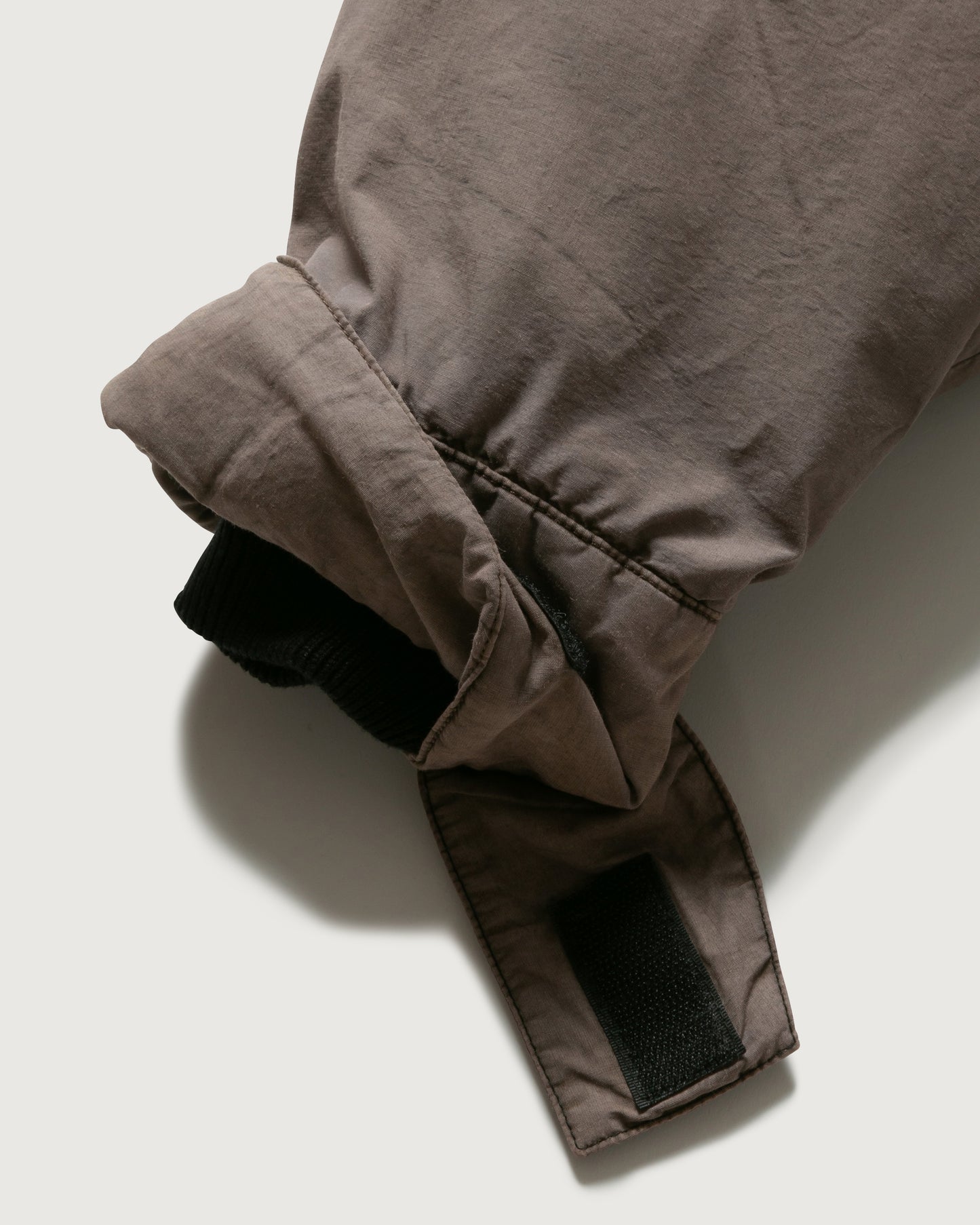 INNAT × WILD THINGS GARMENT DYED MAKALU DOWN JACKET