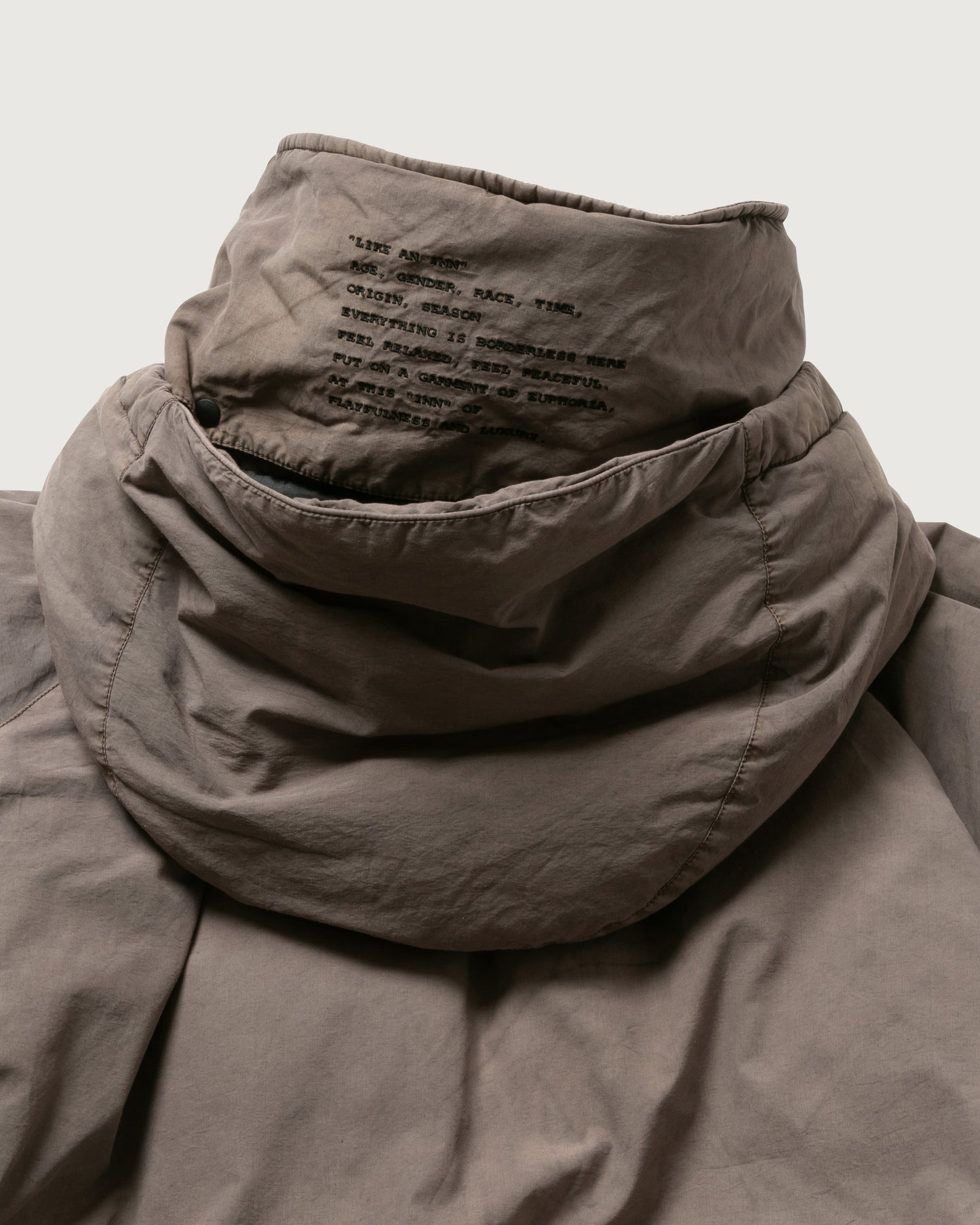 INNAT × WILD THINGS GARMENT DYED MAKALU DOWN JACKET