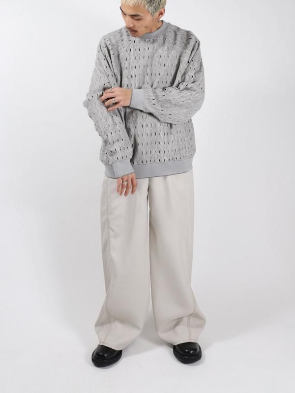 HOLE RAGLAN CREW