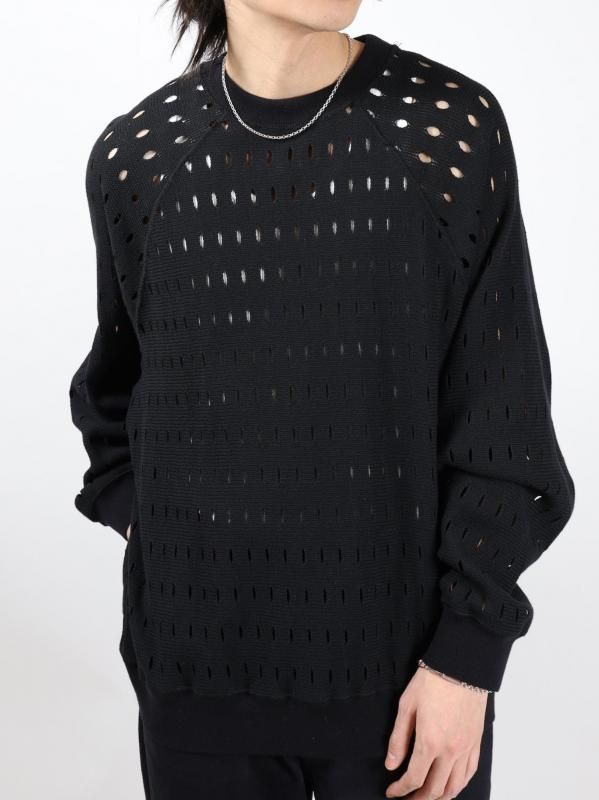 HOLE RAGLAN CREW