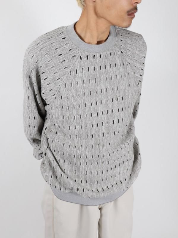 HOLE RAGLAN CREW