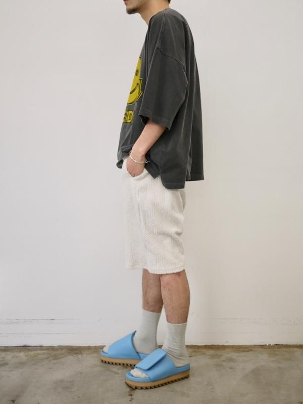 GEOMETRIC PILE WIDE SHORTS