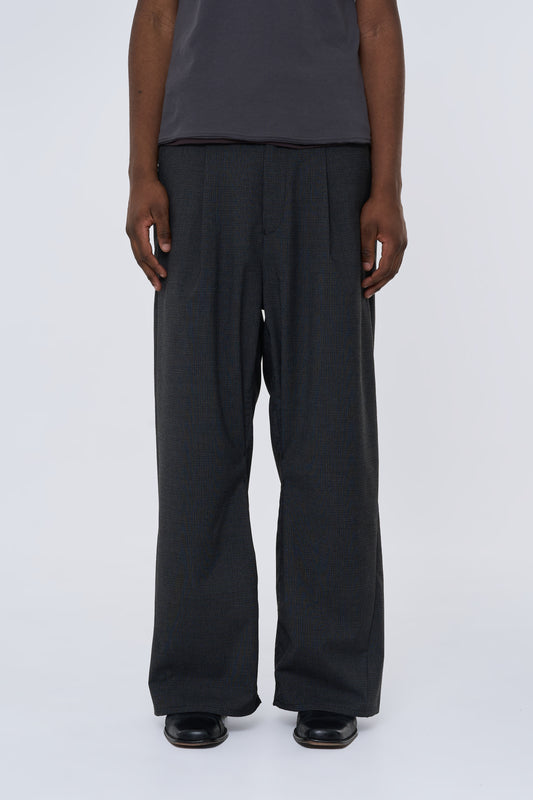 VOTIS　Knee Tuck Slacks