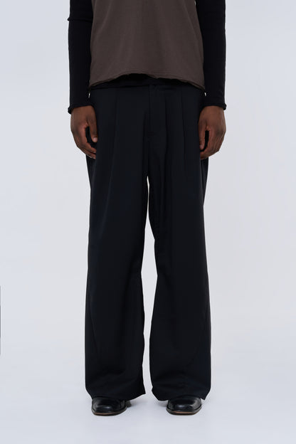 VOTIS　Knee Tuck Slacks