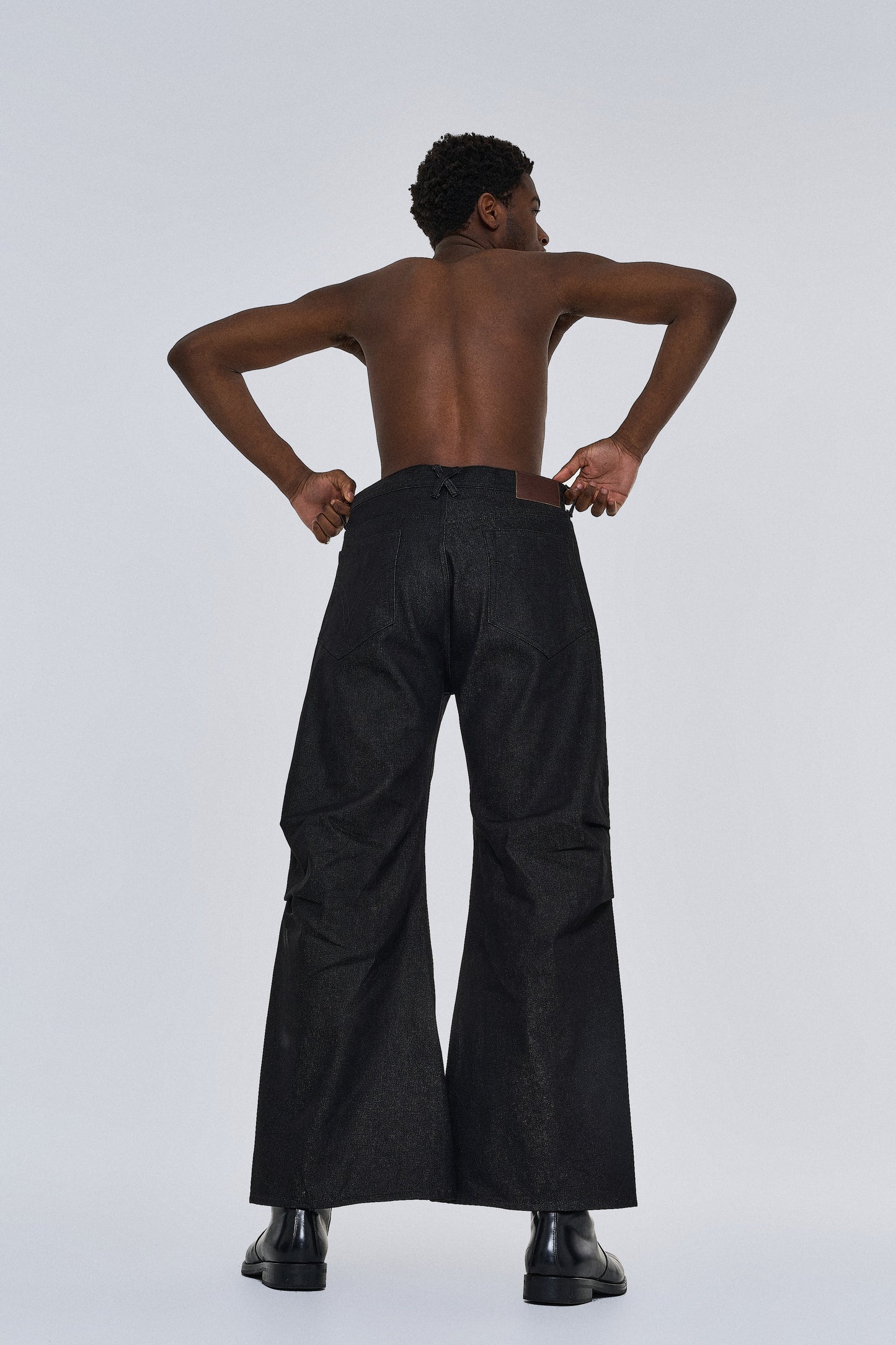 VOTIS　Knee Tuck Flare Denim