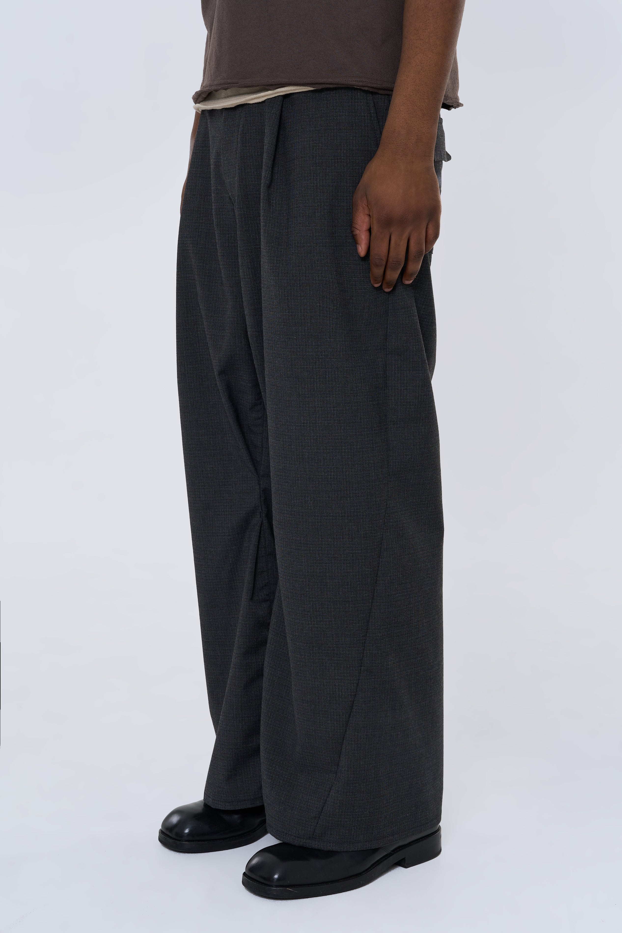 VOTIS Knee Tuck Slacks – KIKUNOBU