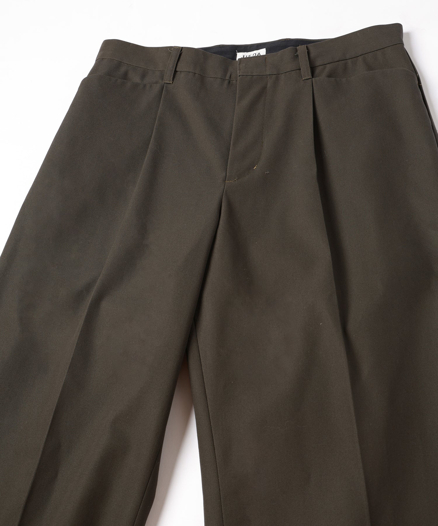 JIEDA ONE TUCK SLACKS – KIKUNOBU