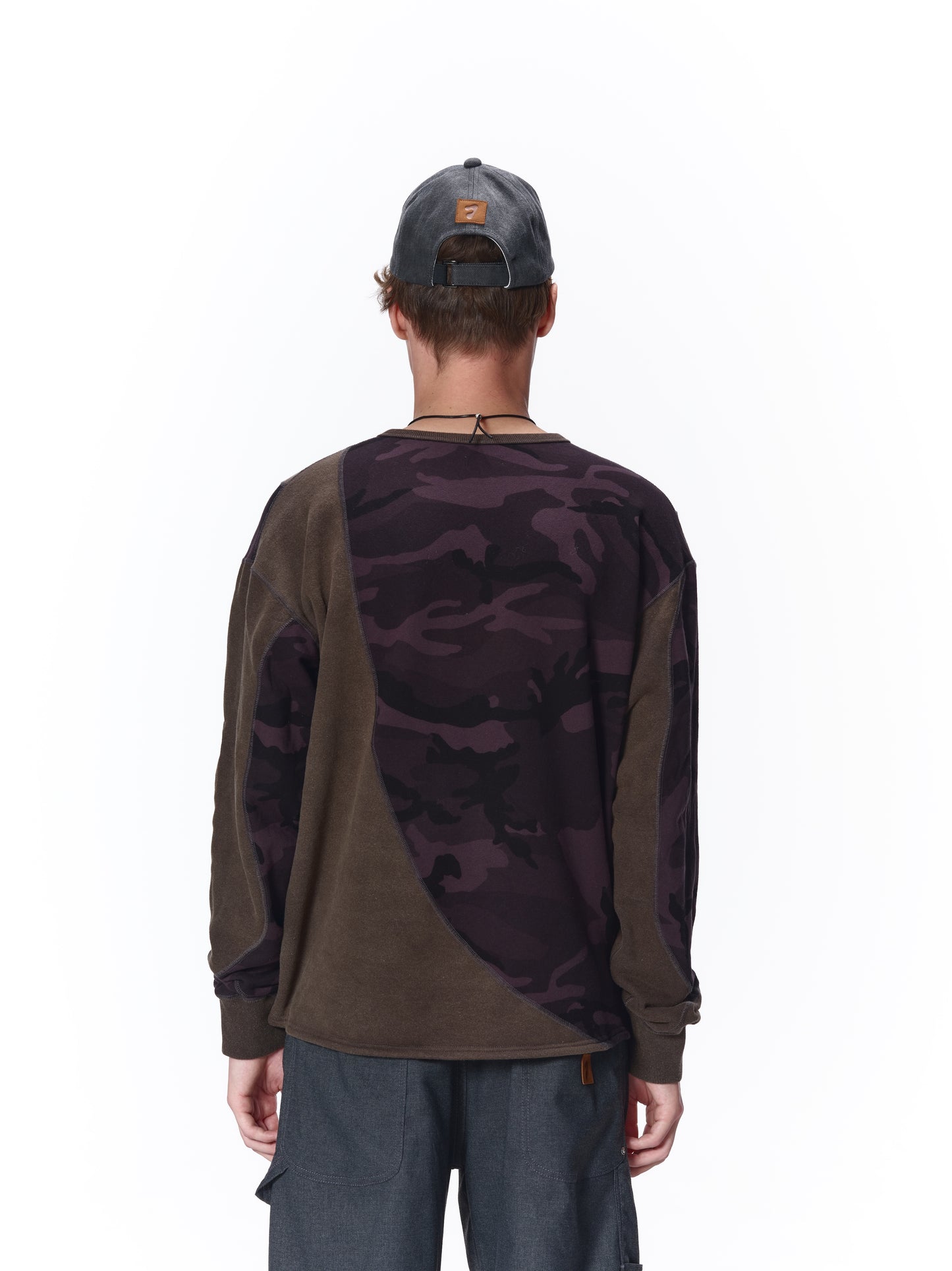SWITCHING STITCH SWEAT CREW