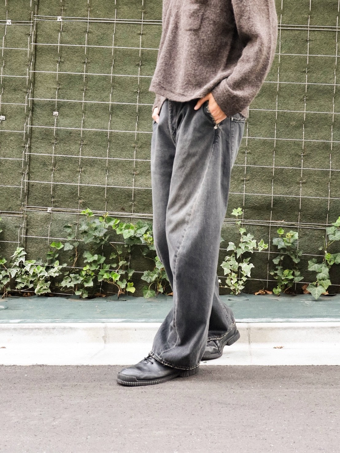 USED 3D CUTTING DENIM PANTS