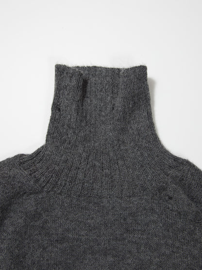 INNAT　TURTLENECK SWEATER