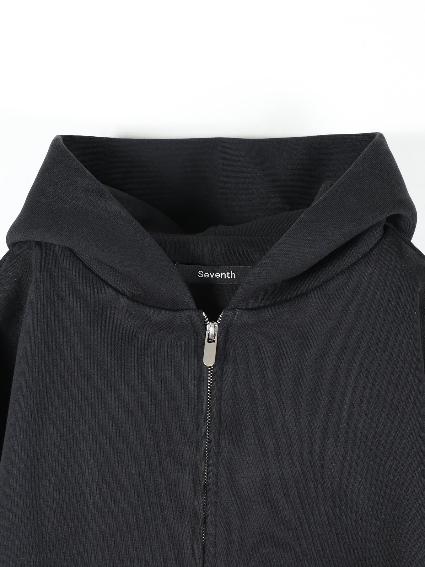 V2 ZIPPED HOODIE
