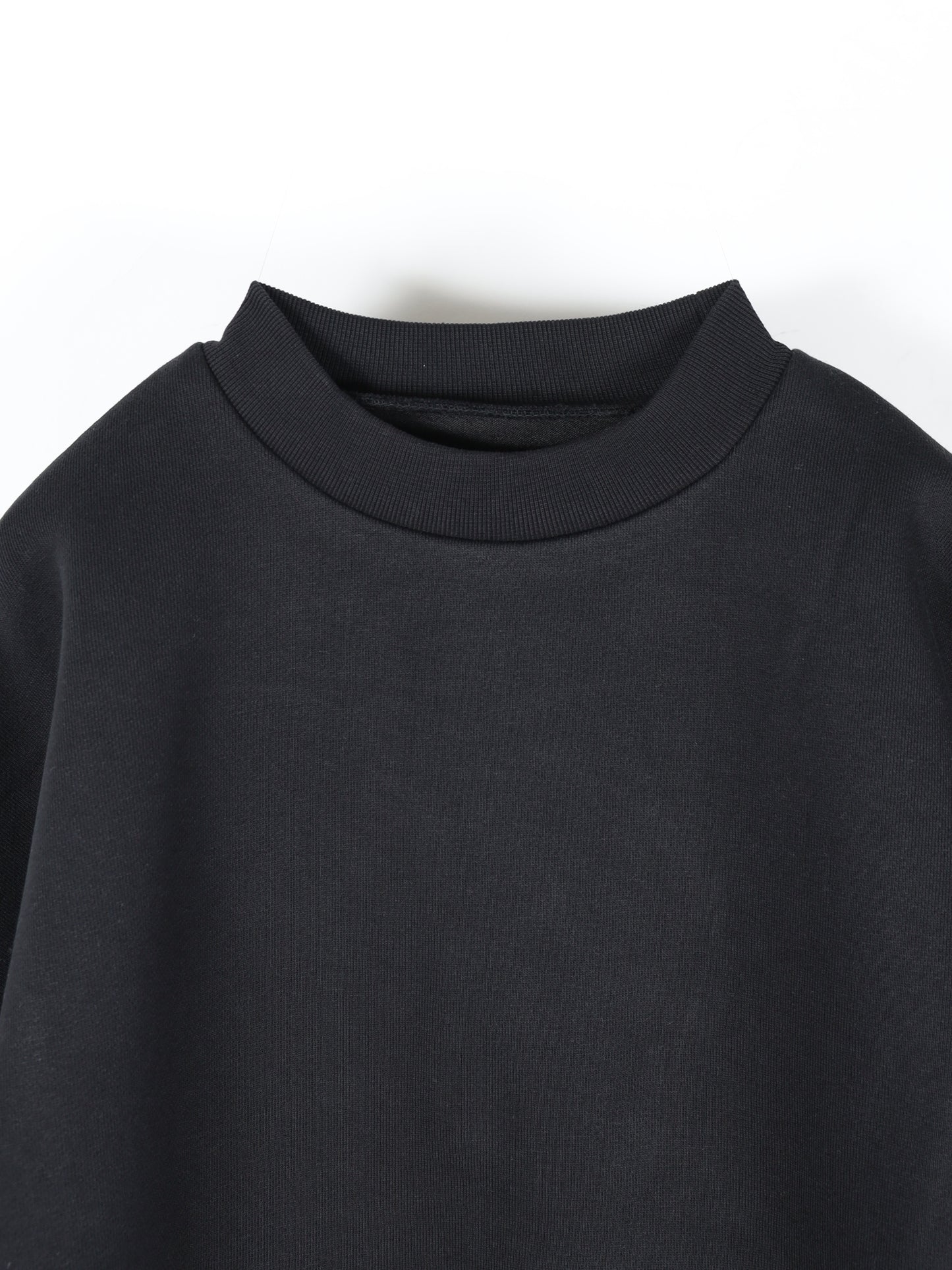 V2 CREWNECK
