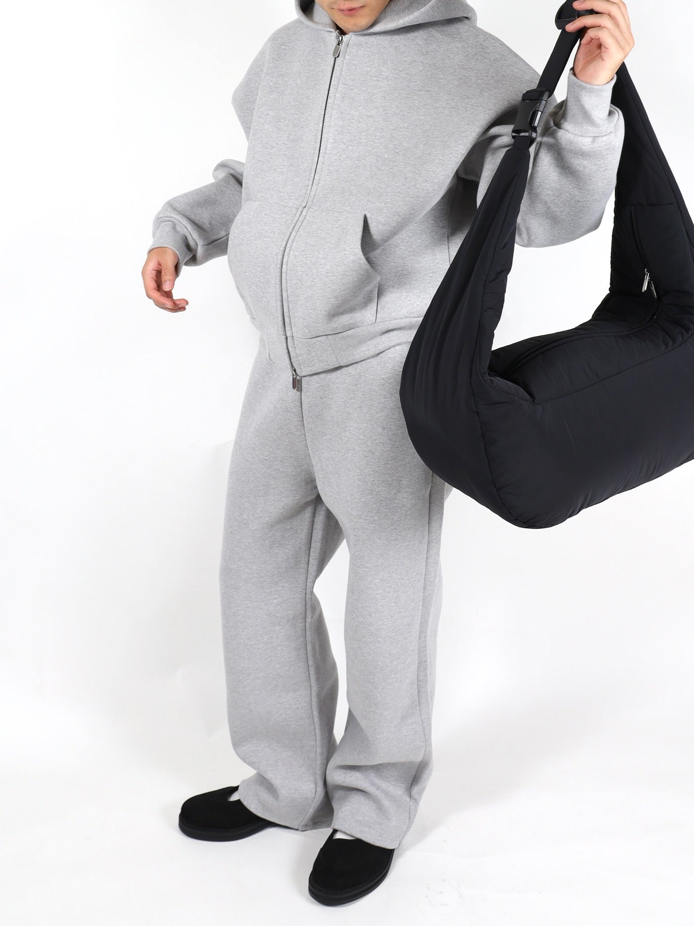V2 ZIPPED HOODIE