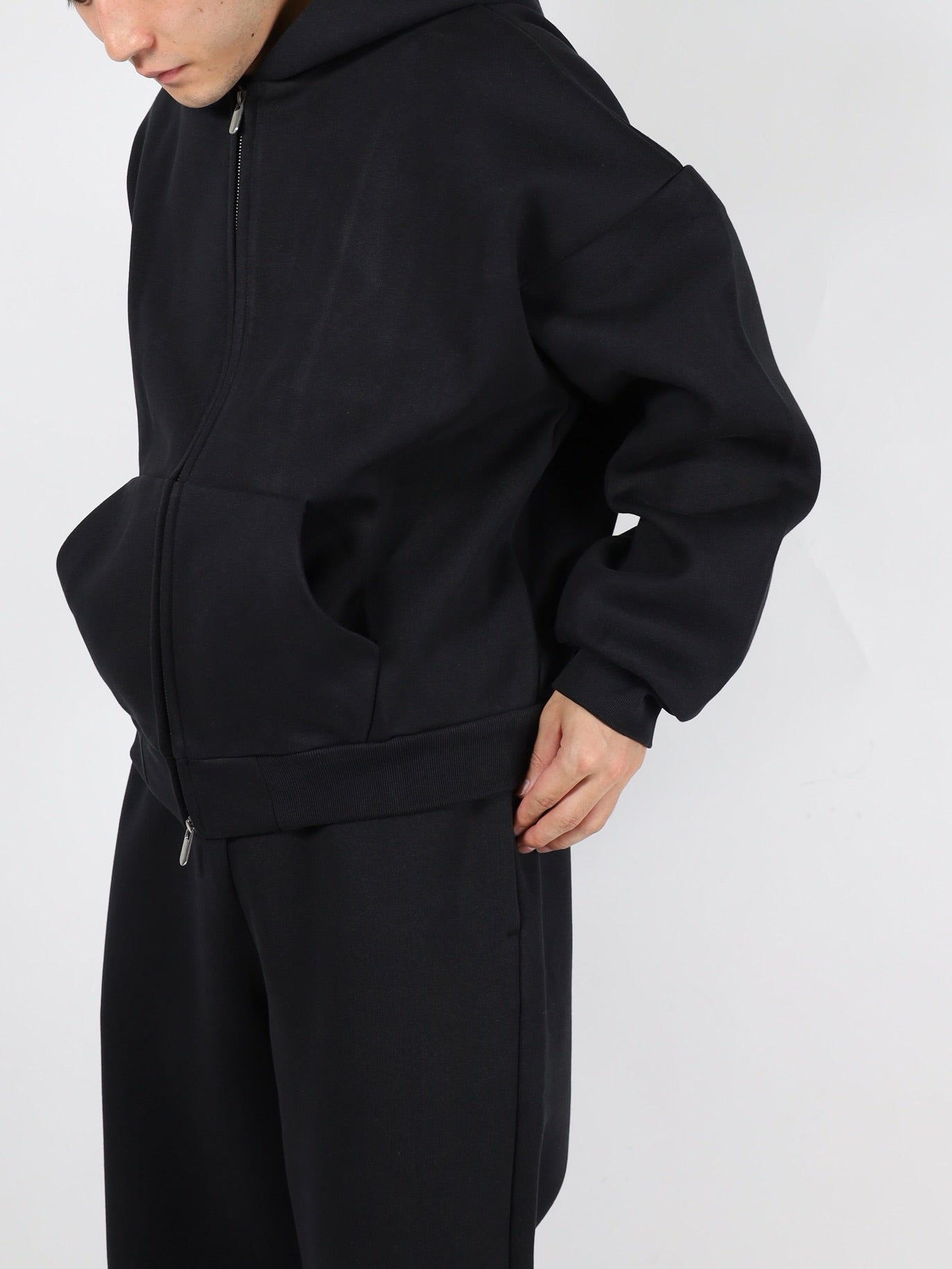V2 ZIPPED HOODIE