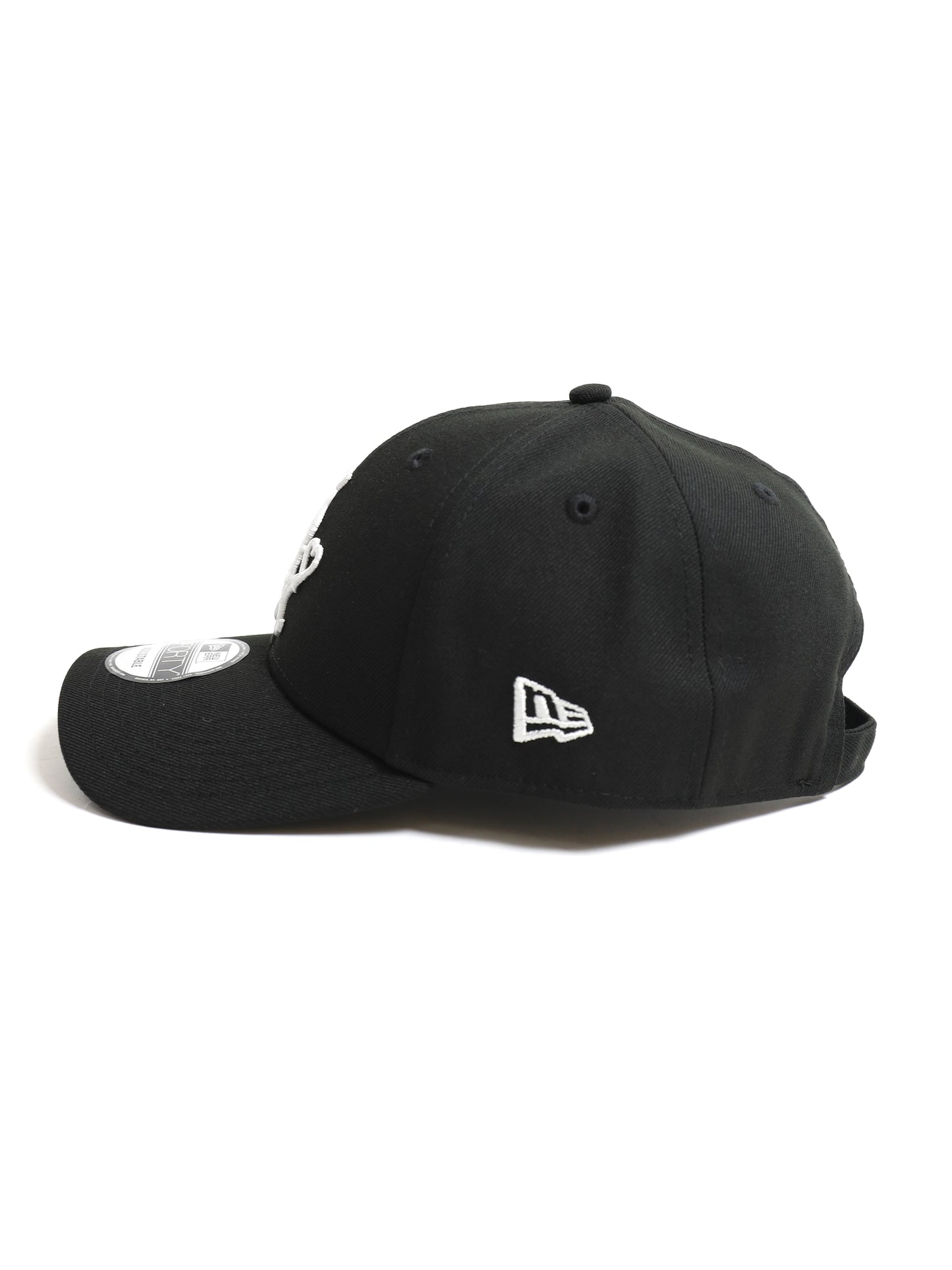 BASICKS x Newera 　White Sox Cap