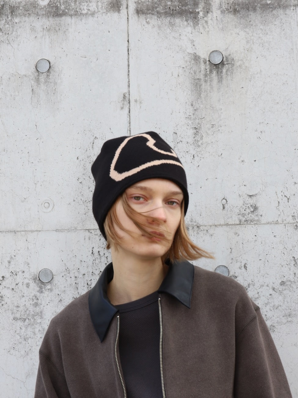 J LOGO KNIT CAP