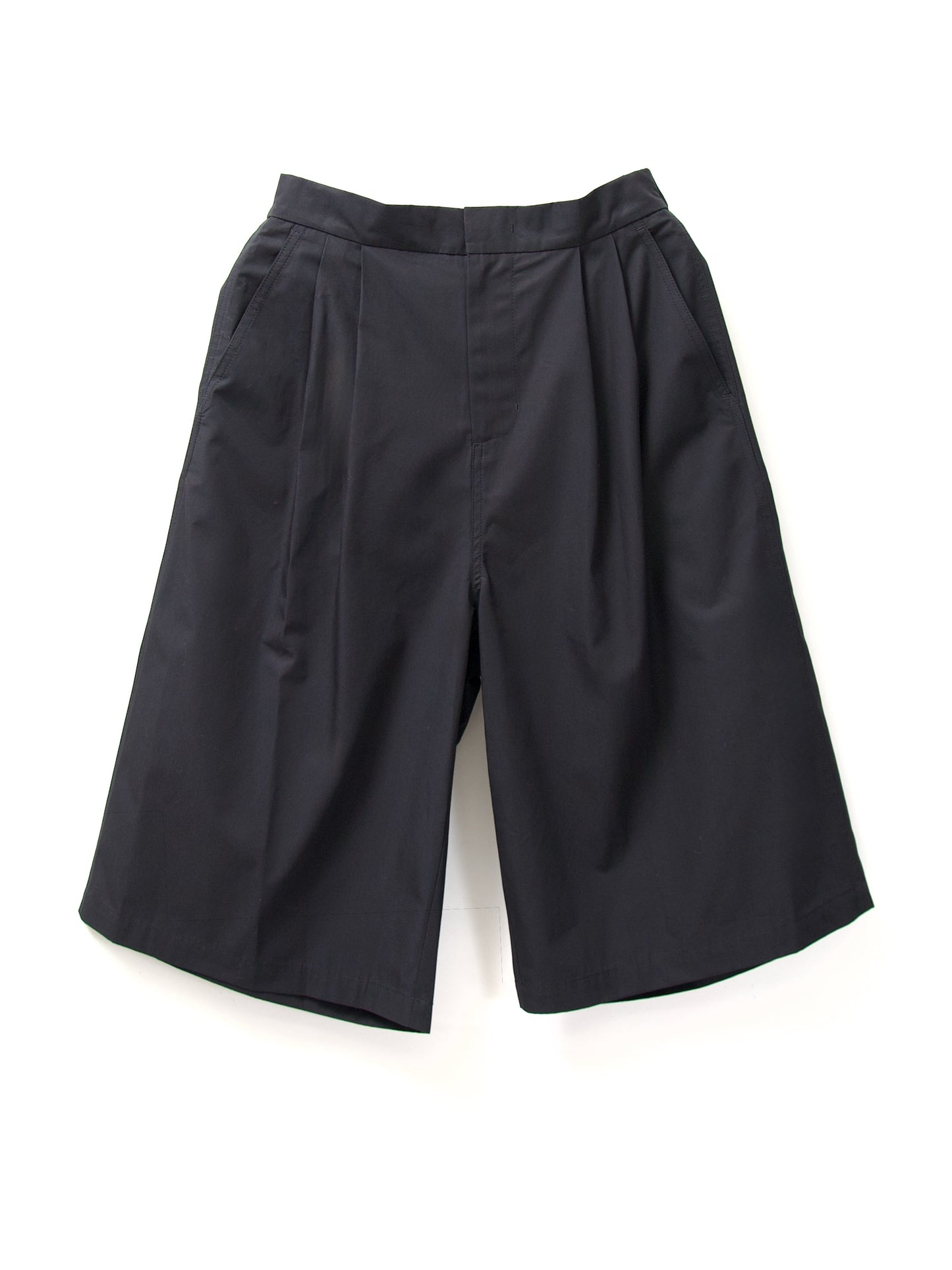 AMOMENTO　TWO TUCK WIDE SHORTS