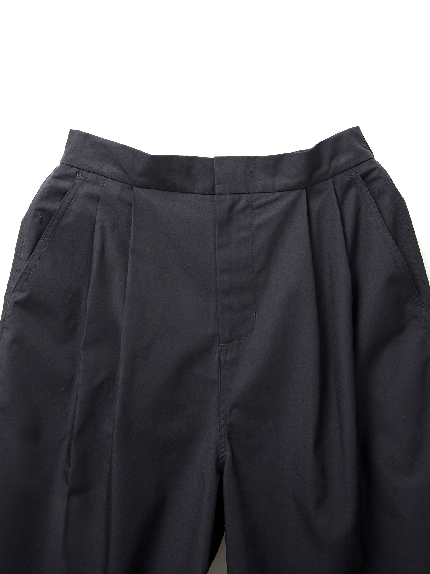 AMOMENTO　TWO TUCK WIDE SHORTS
