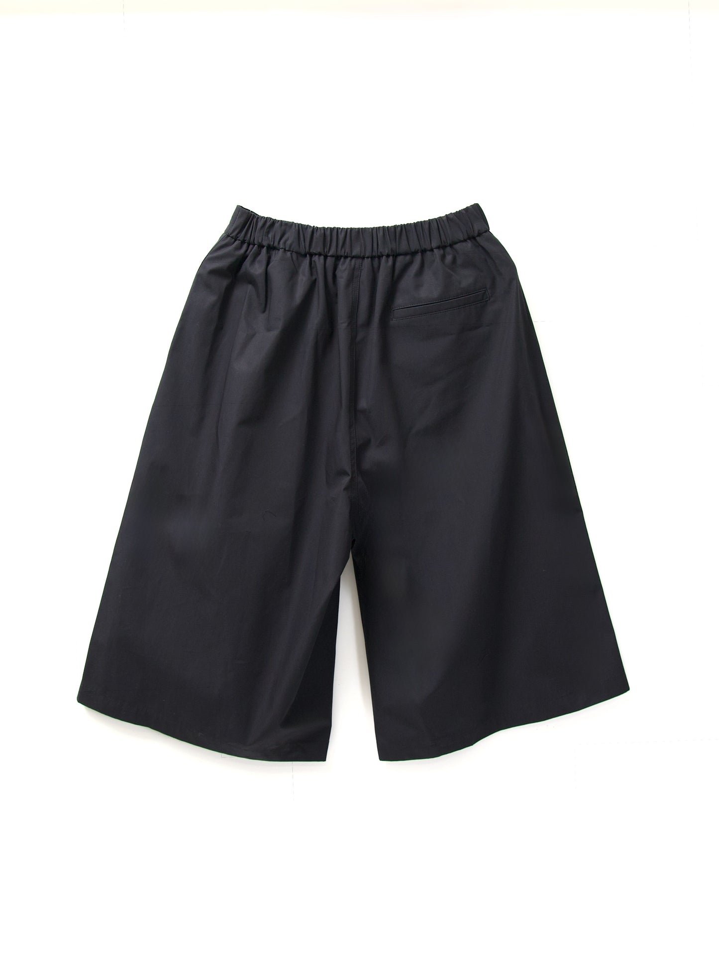 AMOMENTO　TWO TUCK WIDE SHORTS