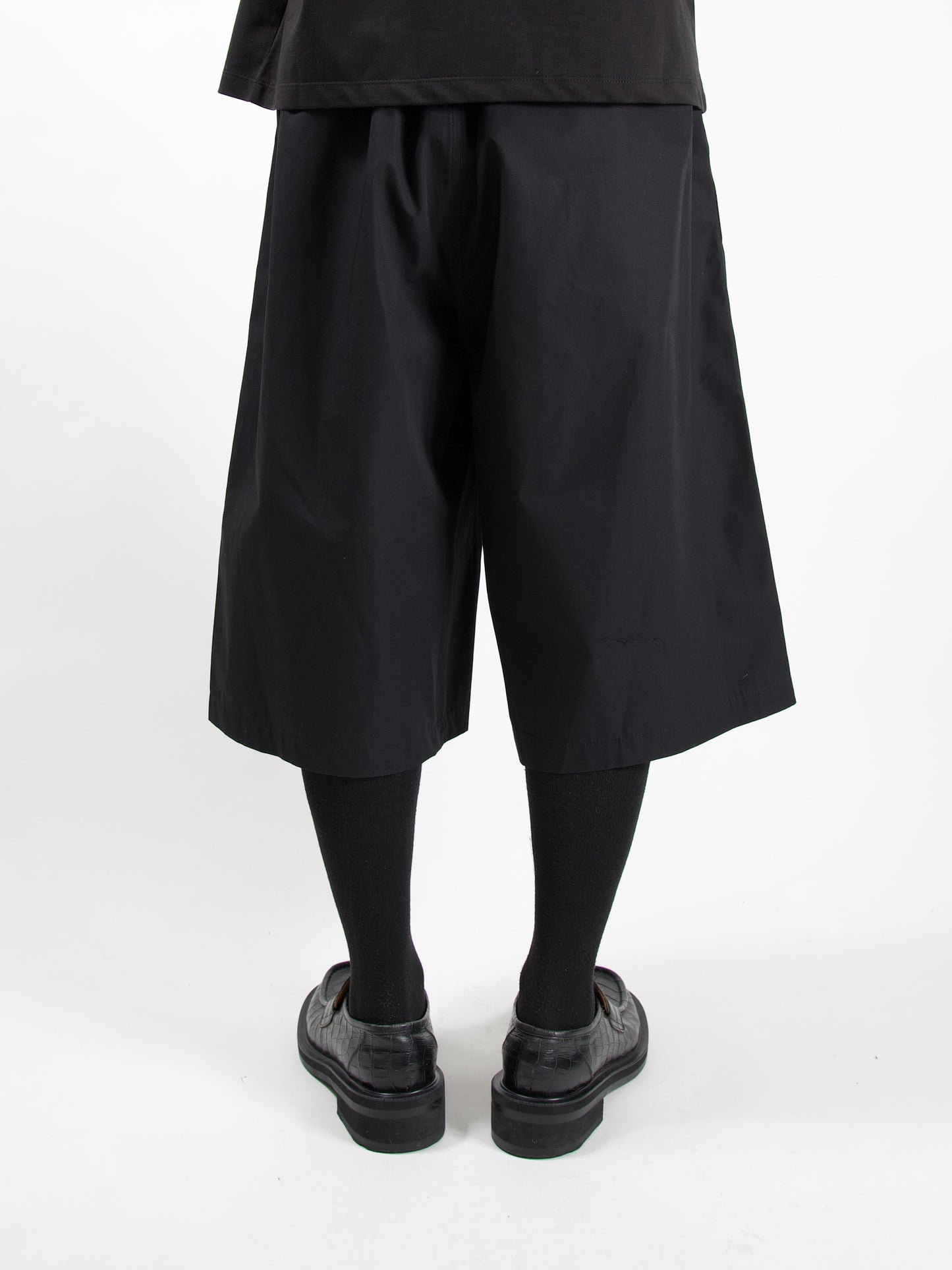 AMOMENTO　TWO TUCK WIDE SHORTS