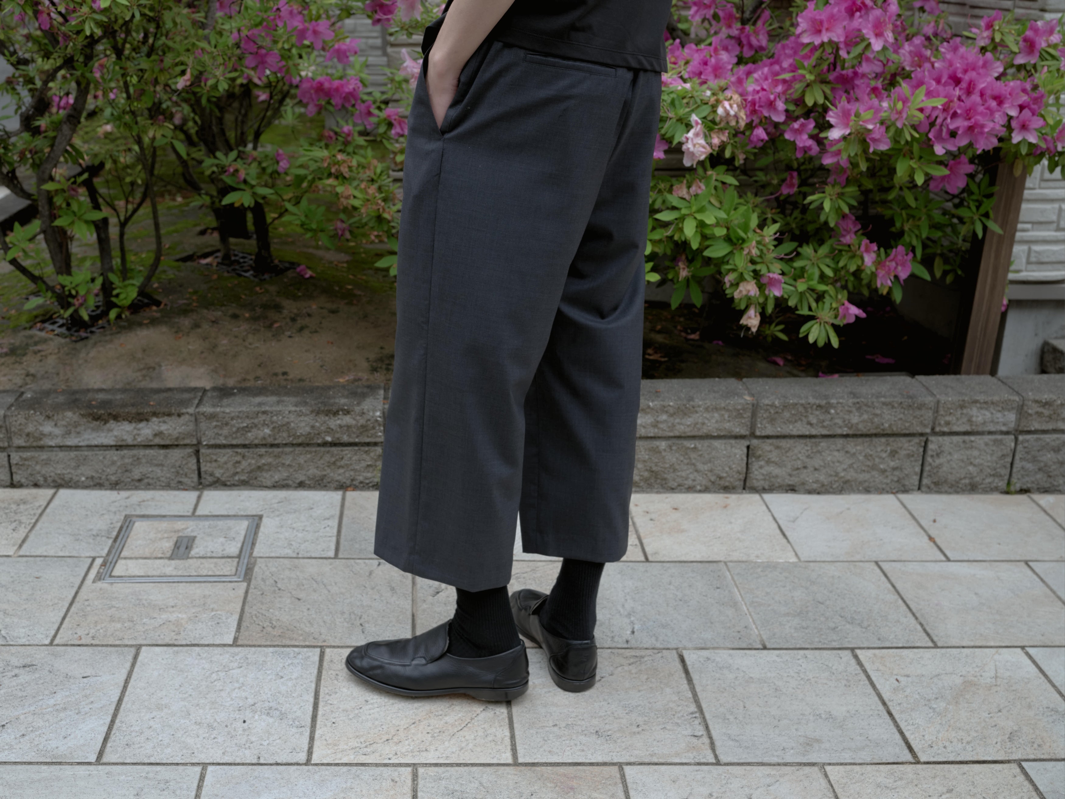 AMOMENTO WOOL CAPRI PANTS – KIKUNOBU